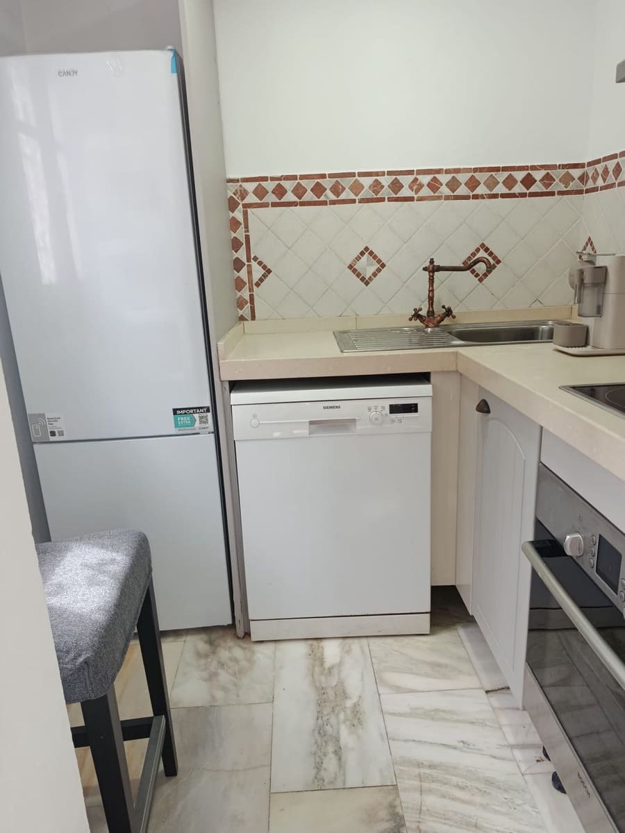 Villa/Maison de 6 chambres à louer à El Velerin - 5 500 € (Ref: 9655760)