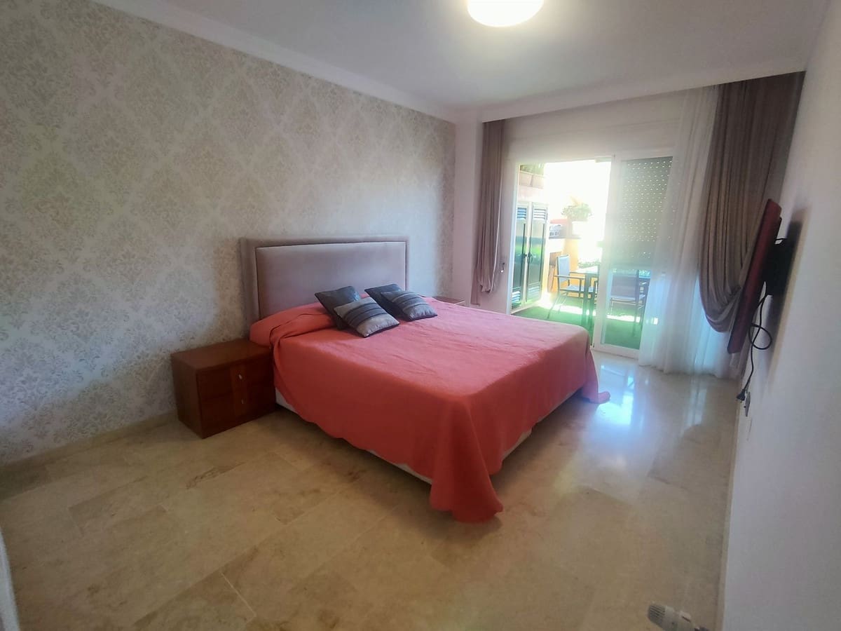 Ático de 4 habitaciones en Guadalmina en alquiler con garaje - 2.800 € (Ref: 9676996)