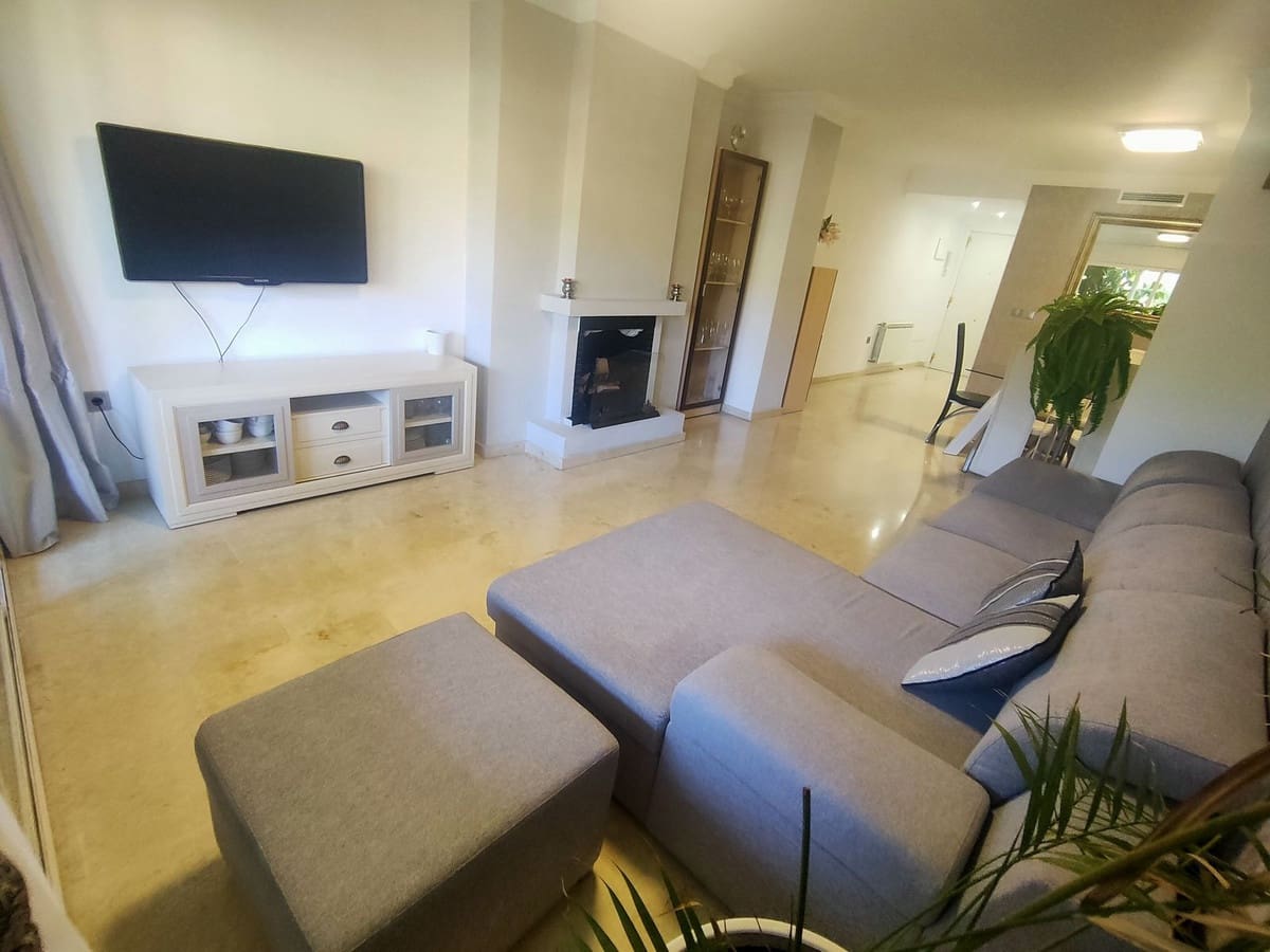 Ático de 4 habitaciones en Guadalmina en alquiler con garaje - 2.800 € (Ref: 9676996)