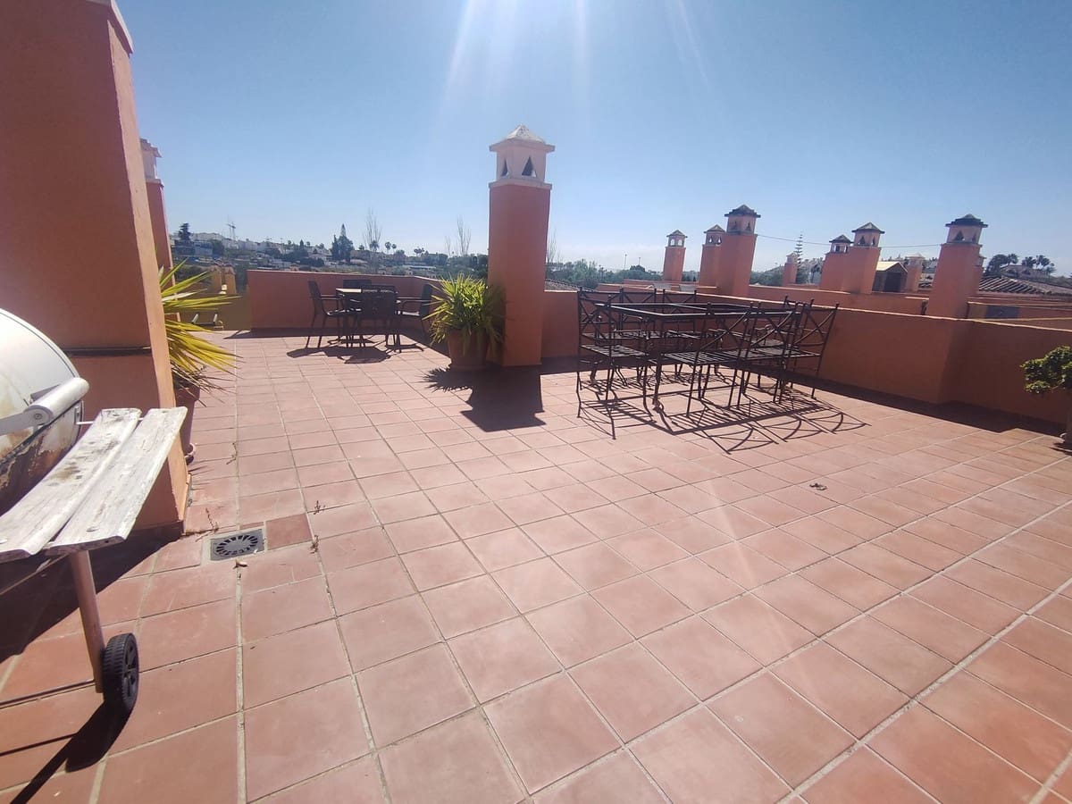 Ático de 4 habitaciones en Guadalmina en alquiler con garaje - 2.800 € (Ref: 9676996)