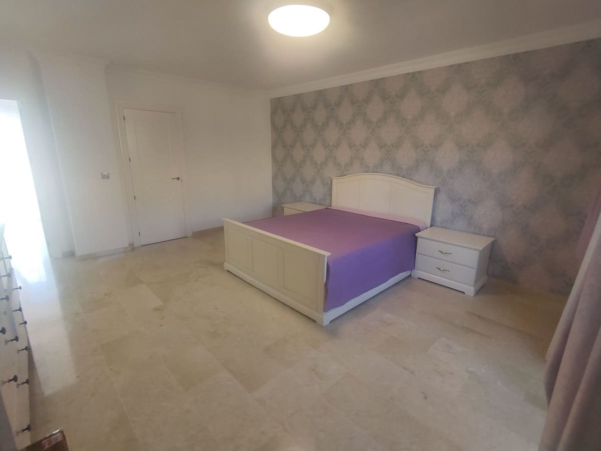 Ático de 4 habitaciones en Guadalmina en alquiler con garaje - 2.800 € (Ref: 9676996)