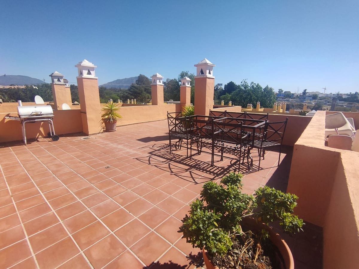 Ático de 4 habitaciones en Guadalmina en alquiler con garaje - 2.800 € (Ref: 9676996)