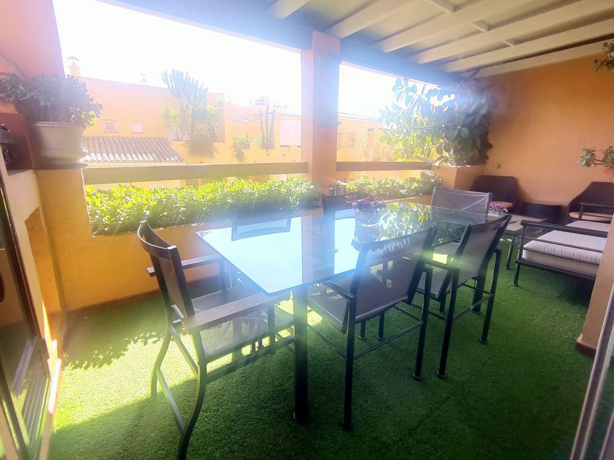 Ático de 4 habitaciones en Guadalmina en alquiler con garaje - 2.800 € (Ref: 9676996)