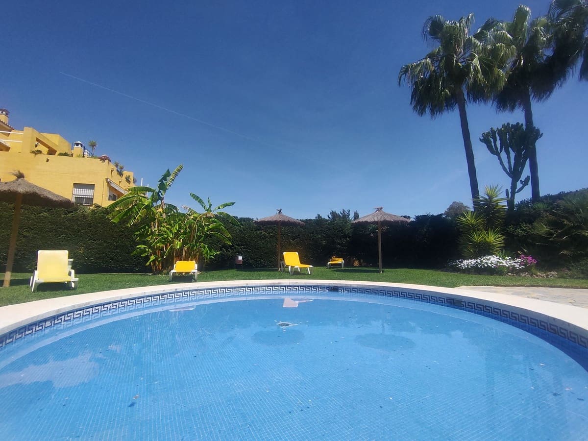 Ático de 4 habitaciones en Guadalmina en alquiler con garaje - 2.800 € (Ref: 9676996)