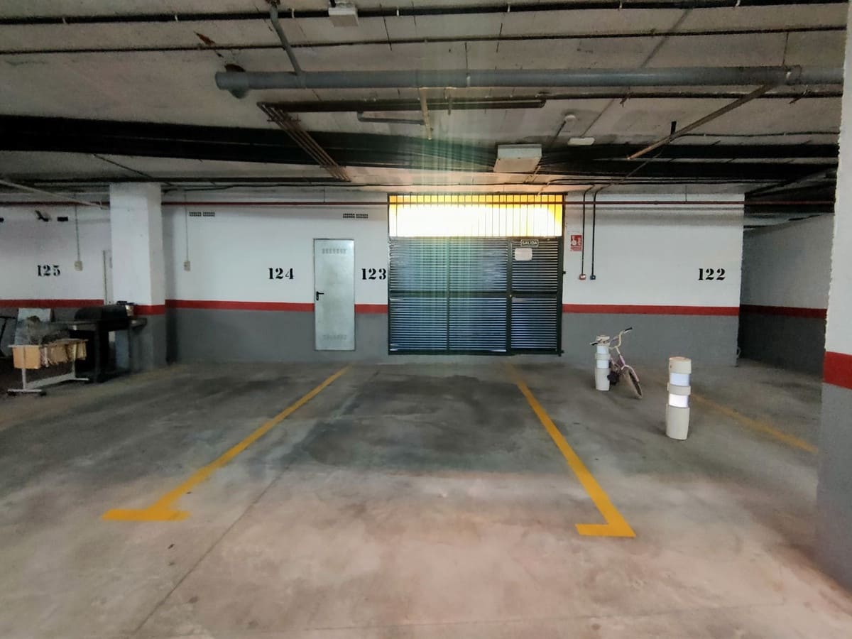 Ático de 4 habitaciones en Guadalmina en alquiler con garaje - 2.800 € (Ref: 9676996)