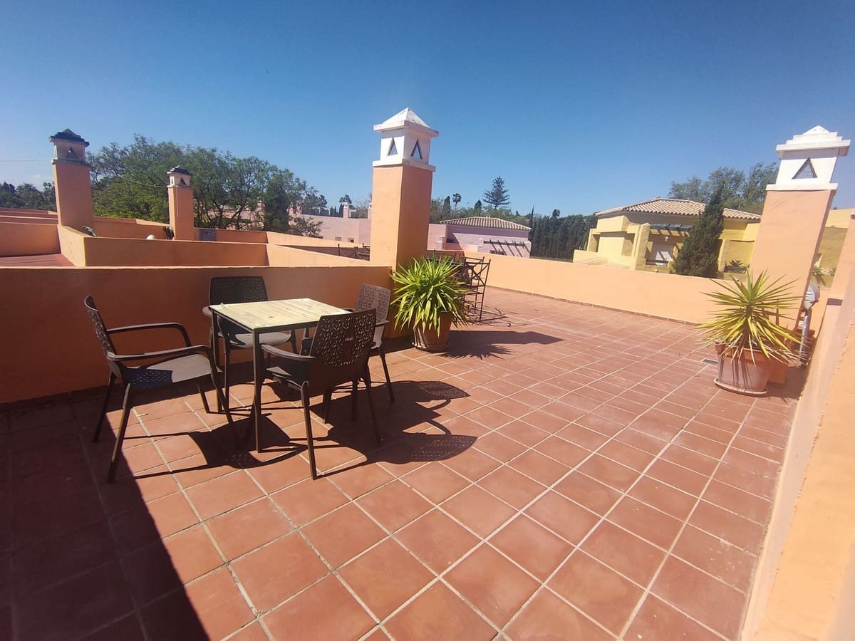 Ático de 4 habitaciones en Guadalmina en alquiler con garaje - 2.800 € (Ref: 9676996)