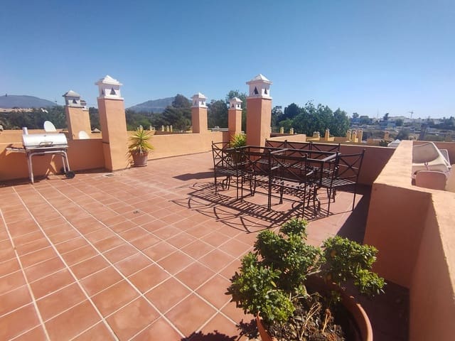 Ático de 4 habitaciones en Guadalmina Alta, Marbella en alquiler con garaje - 2.800 € (Ref: 9676996)
