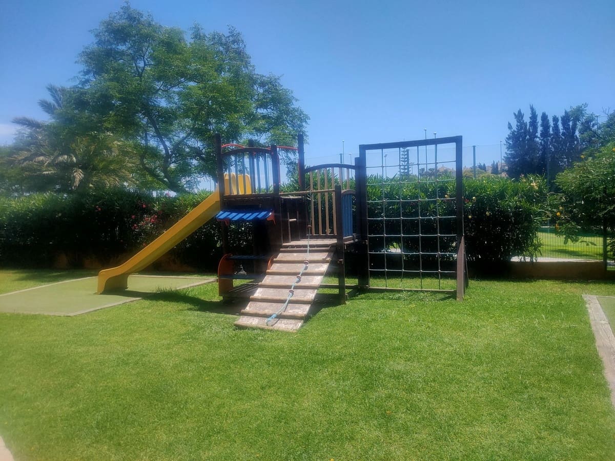 Ático de 4 habitaciones en Guadalmina en alquiler con garaje - 2.800 € (Ref: 9676996)