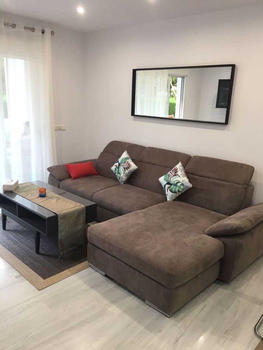 Appartement de 2 chambres à louer à Puerto Banus - 2 500 € (Ref: 9683402)