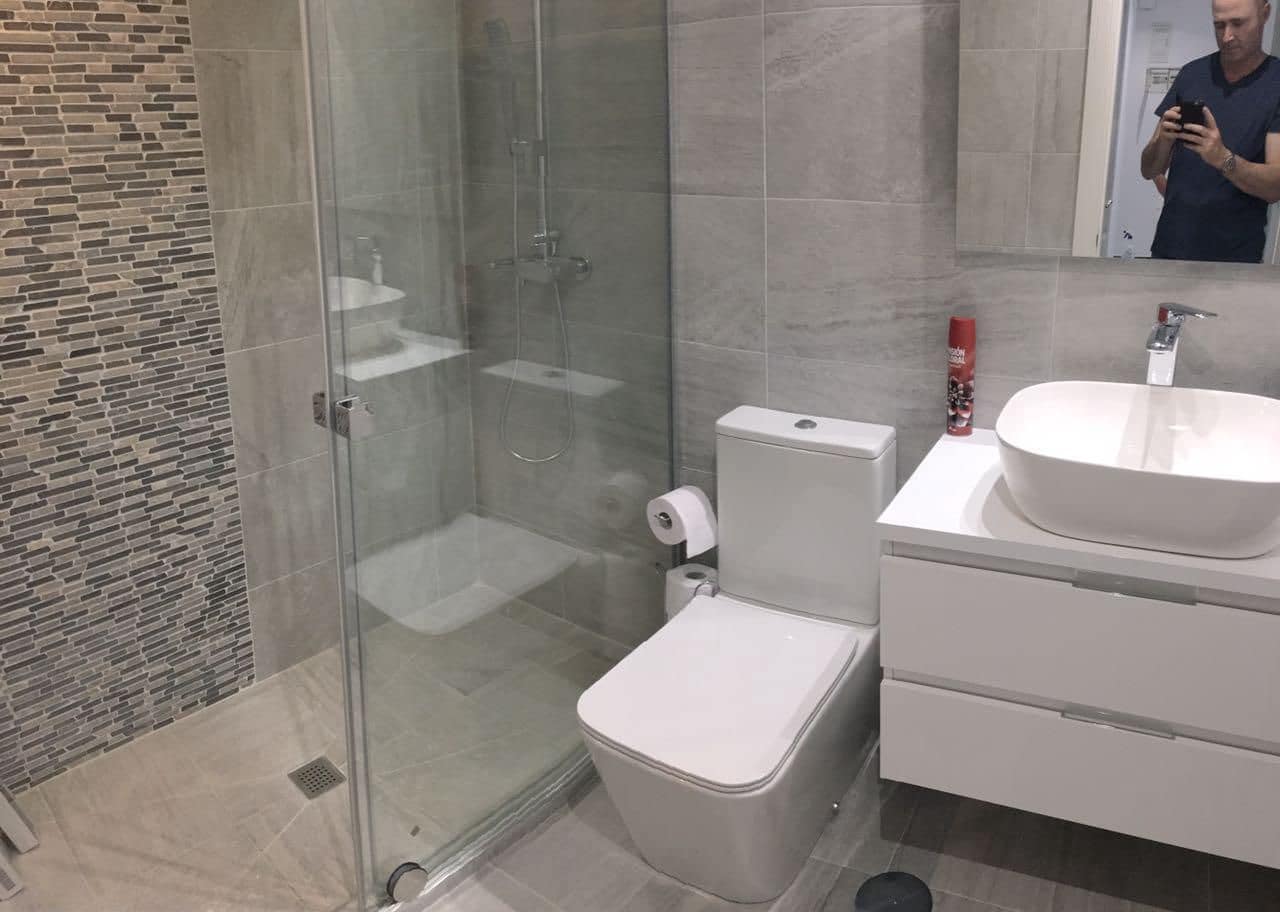 Appartement de 2 chambres à louer à Puerto Banus - 2 500 € (Ref: 9683402)