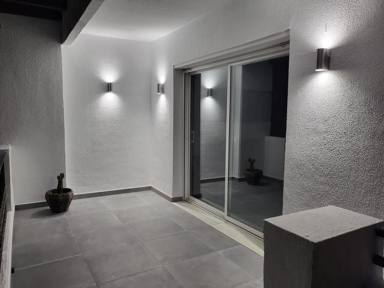 Appartement de 2 chambres à louer à Puerto Banus - 2 500 € (Ref: 9683402)