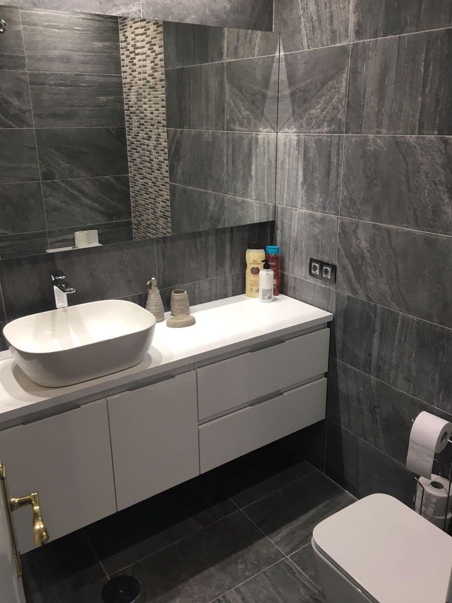 Appartement de 2 chambres à louer à Puerto Banus - 2 500 € (Ref: 9683402)