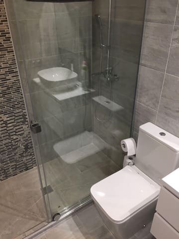 Appartement de 2 chambres à louer à Puerto Banus, Marbella - 2 500 € (Ref: 9683402)