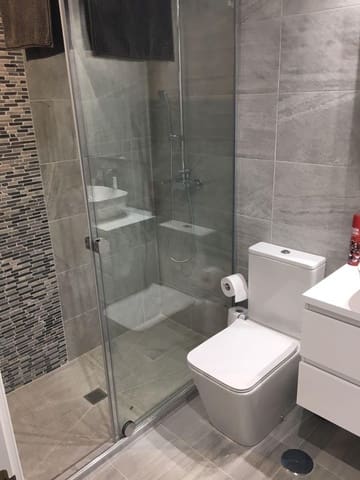 Appartement de 2 chambres à louer à Puerto Banus, Marbella - 2 500 € (Ref: 9683402)