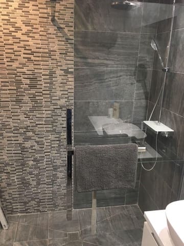 Appartement de 2 chambres à louer à Puerto Banus, Marbella - 2 500 € (Ref: 9683402)