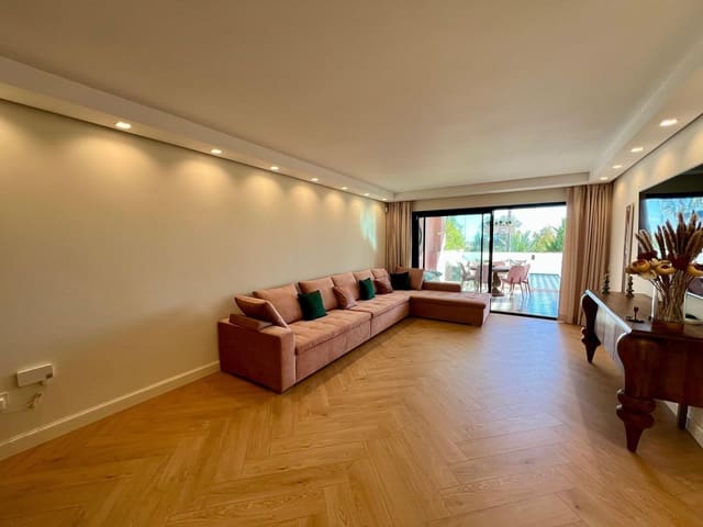 3 quarto Apartamento para arrendar em Lomas De Marbella, Marbella com garagem - 8 000 € (Ref: 9683403)