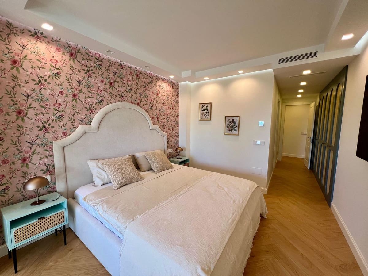 3 quarto Apartamento para arrendar em Golden Mile com garagem - 8 000 € (Ref: 9683403)