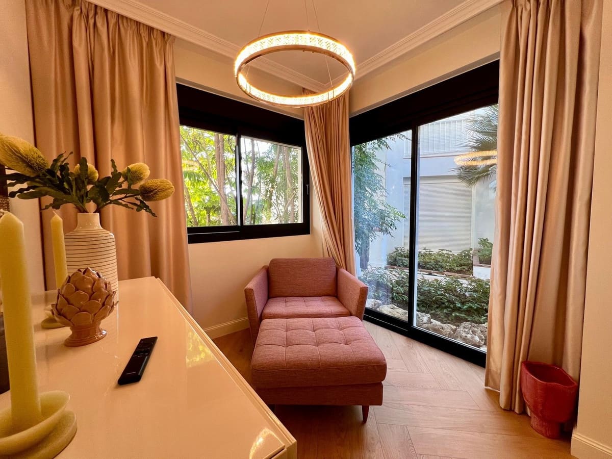 3 quarto Apartamento para arrendar em Golden Mile com garagem - 8 000 € (Ref: 9683403)