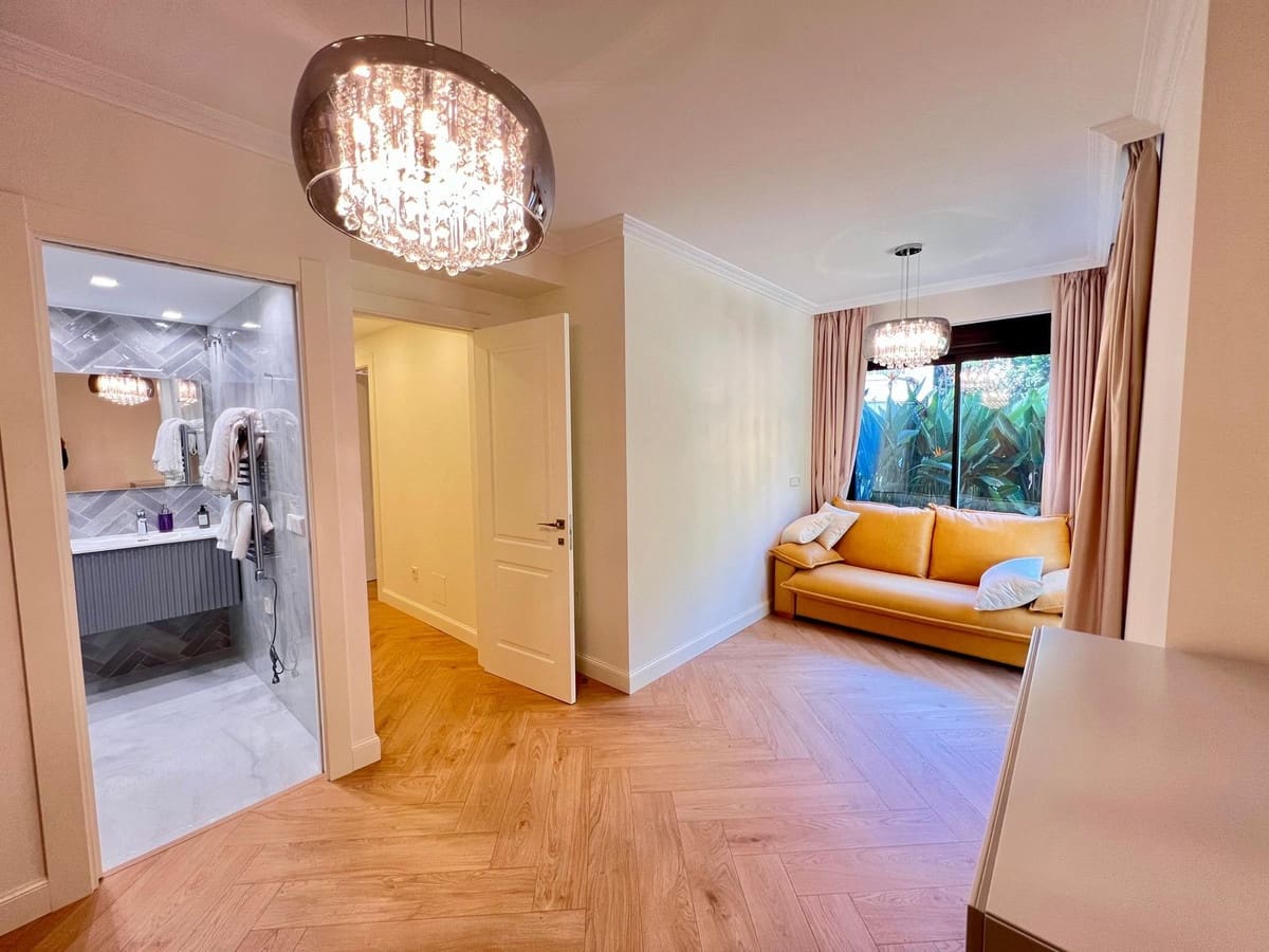 3 quarto Apartamento para arrendar em Golden Mile com garagem - 8 000 € (Ref: 9683403)