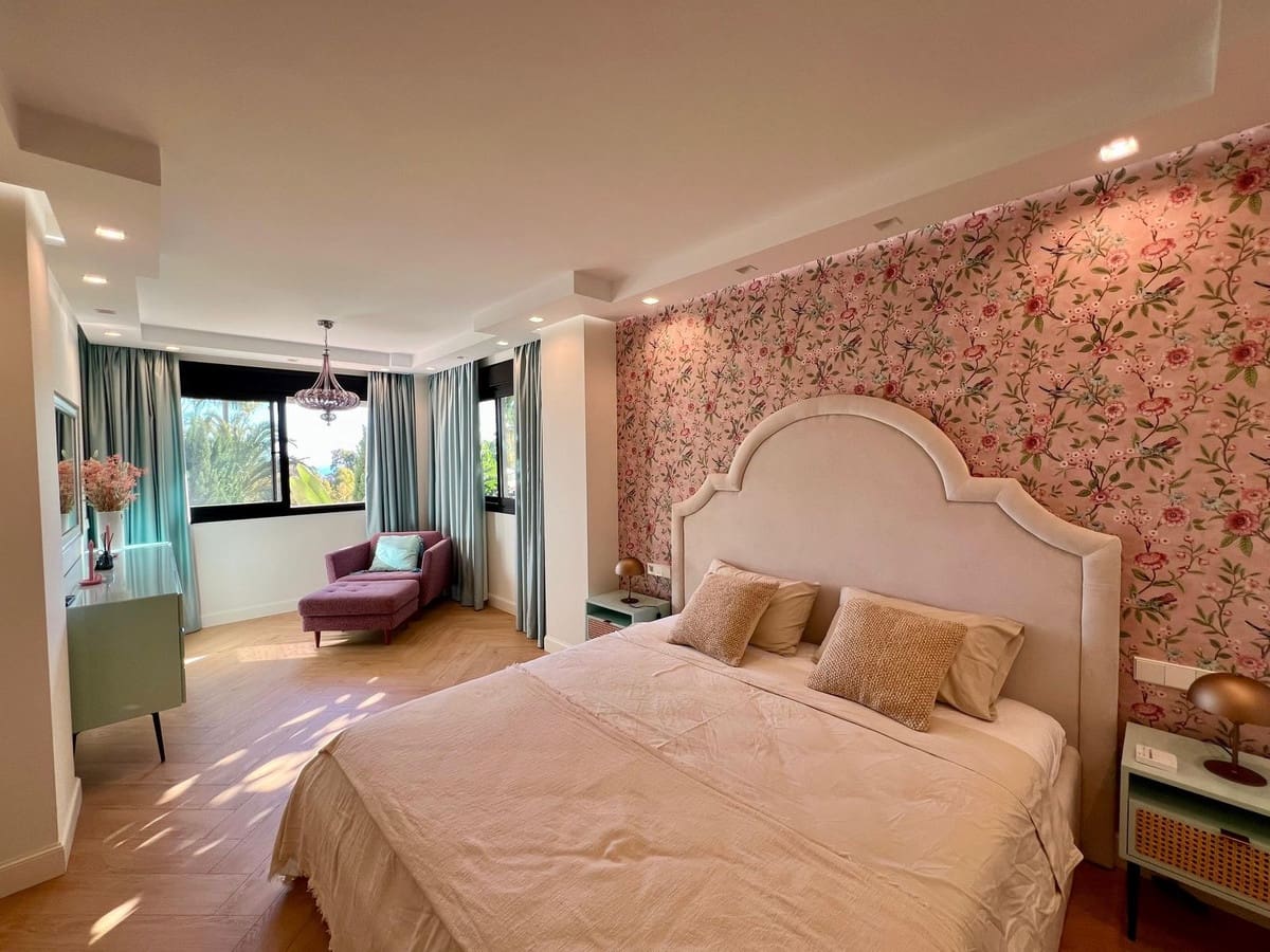 3 quarto Apartamento para arrendar em Golden Mile com garagem - 8 000 € (Ref: 9683403)