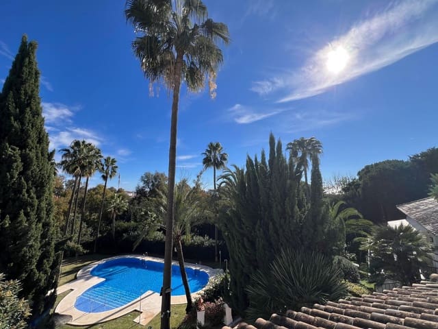 3 quarto Apartamento para arrendar em Lomas De Marbella, Marbella com garagem - 8 000 € (Ref: 9683403)