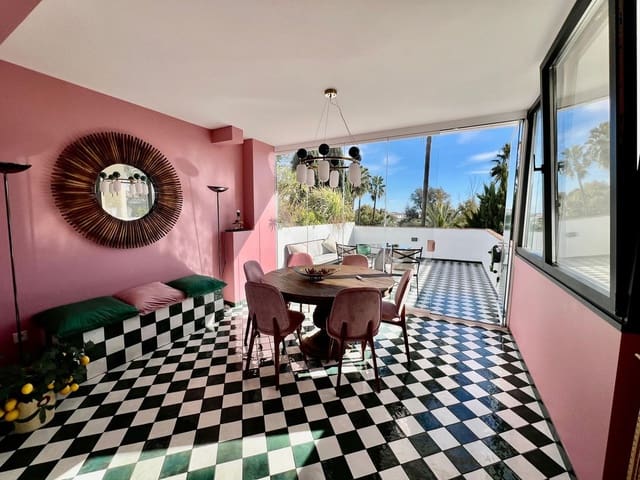 3 quarto Apartamento para arrendar em Lomas De Marbella, Marbella com garagem - 8 000 € (Ref: 9683403)