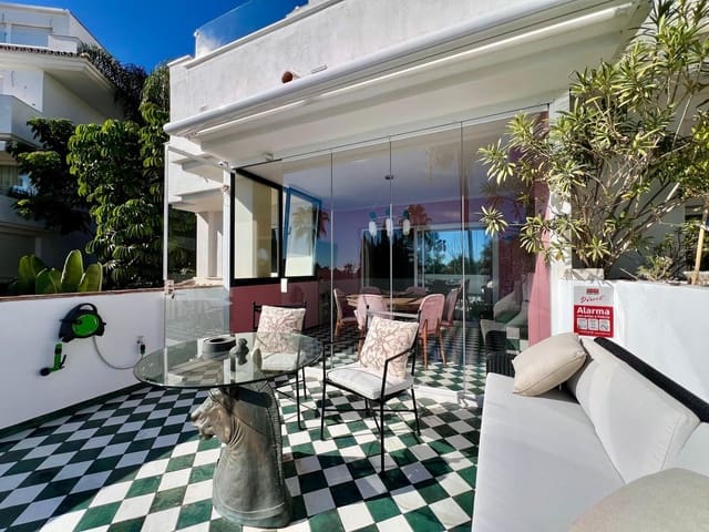 3 quarto Apartamento para arrendar em Lomas De Marbella, Marbella com garagem - 8 000 € (Ref: 9683403)