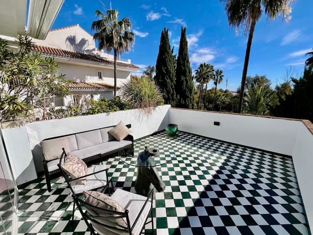 3 quarto Apartamento para arrendar em Lomas De Marbella, Marbella com garagem - 8 000 € (Ref: 9683403)