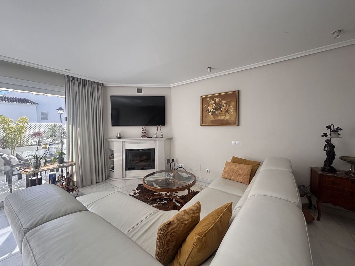 4 sovrum Radhus att hyra i Golden Mile med garage - 5 000 € (Ref: 9683404)