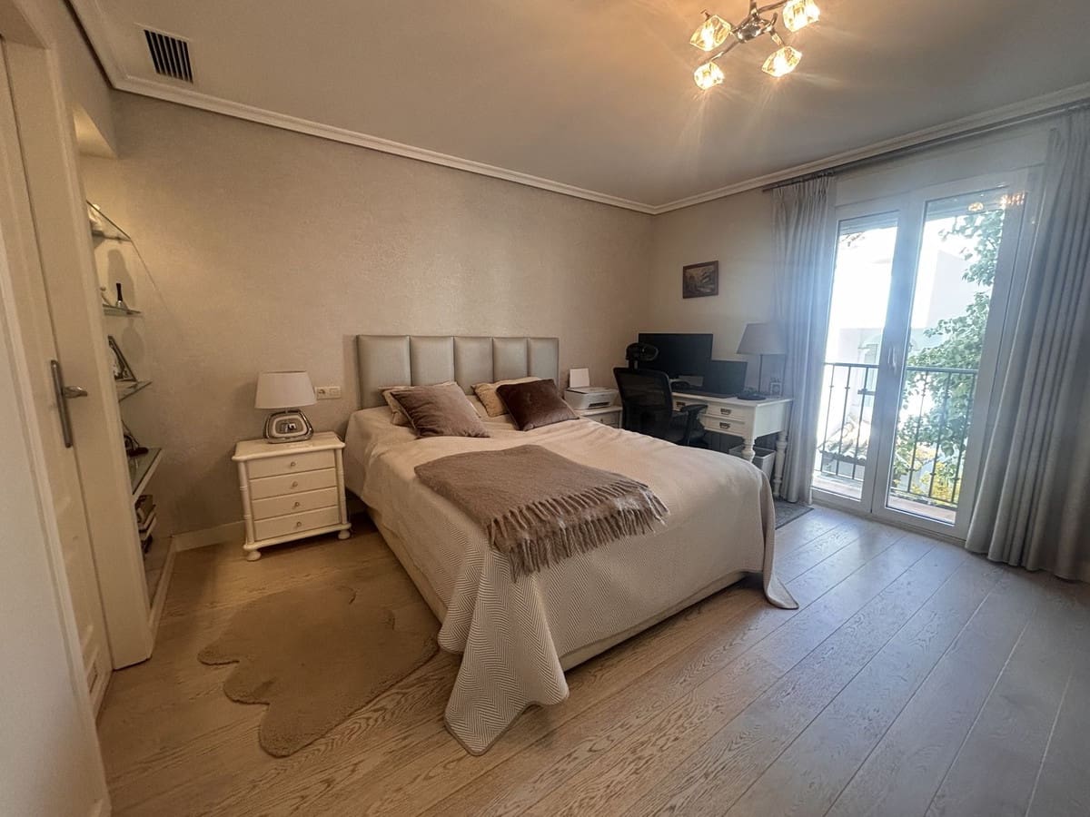 4 sovrum Radhus att hyra i Golden Mile med garage - 5 000 € (Ref: 9683404)