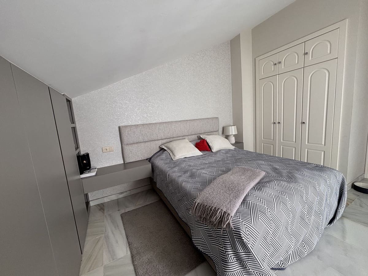 4 sovrum Radhus att hyra i Golden Mile med garage - 5 000 € (Ref: 9683404)