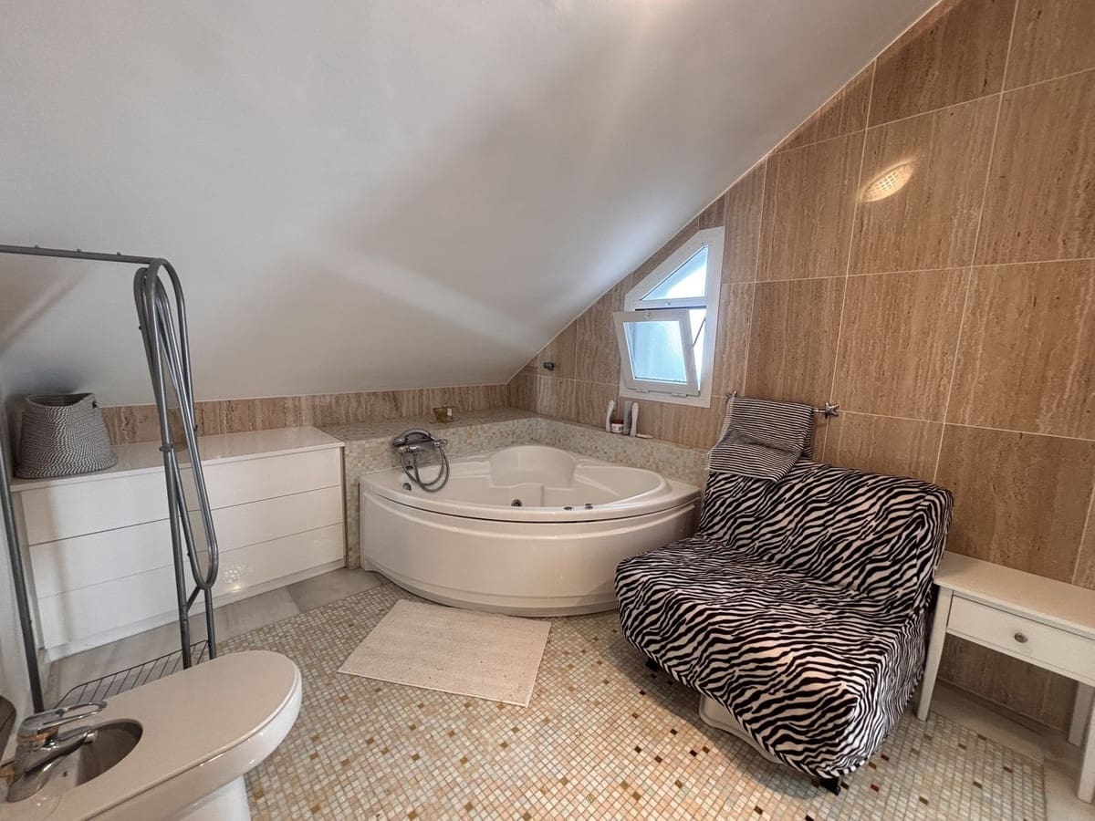 4 sovrum Radhus att hyra i Golden Mile med garage - 5 000 € (Ref: 9683404)