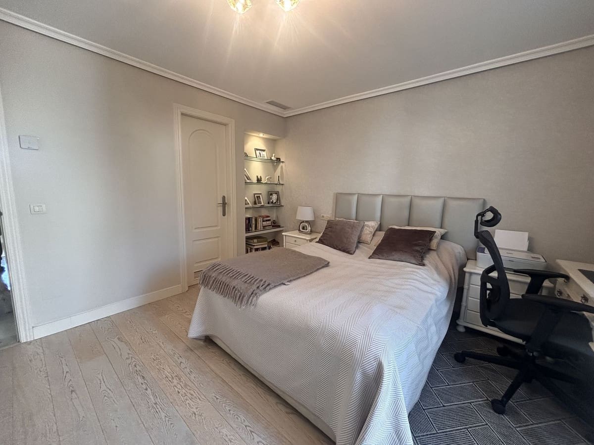 4 sovrum Radhus att hyra i Golden Mile med garage - 5 000 € (Ref: 9683404)