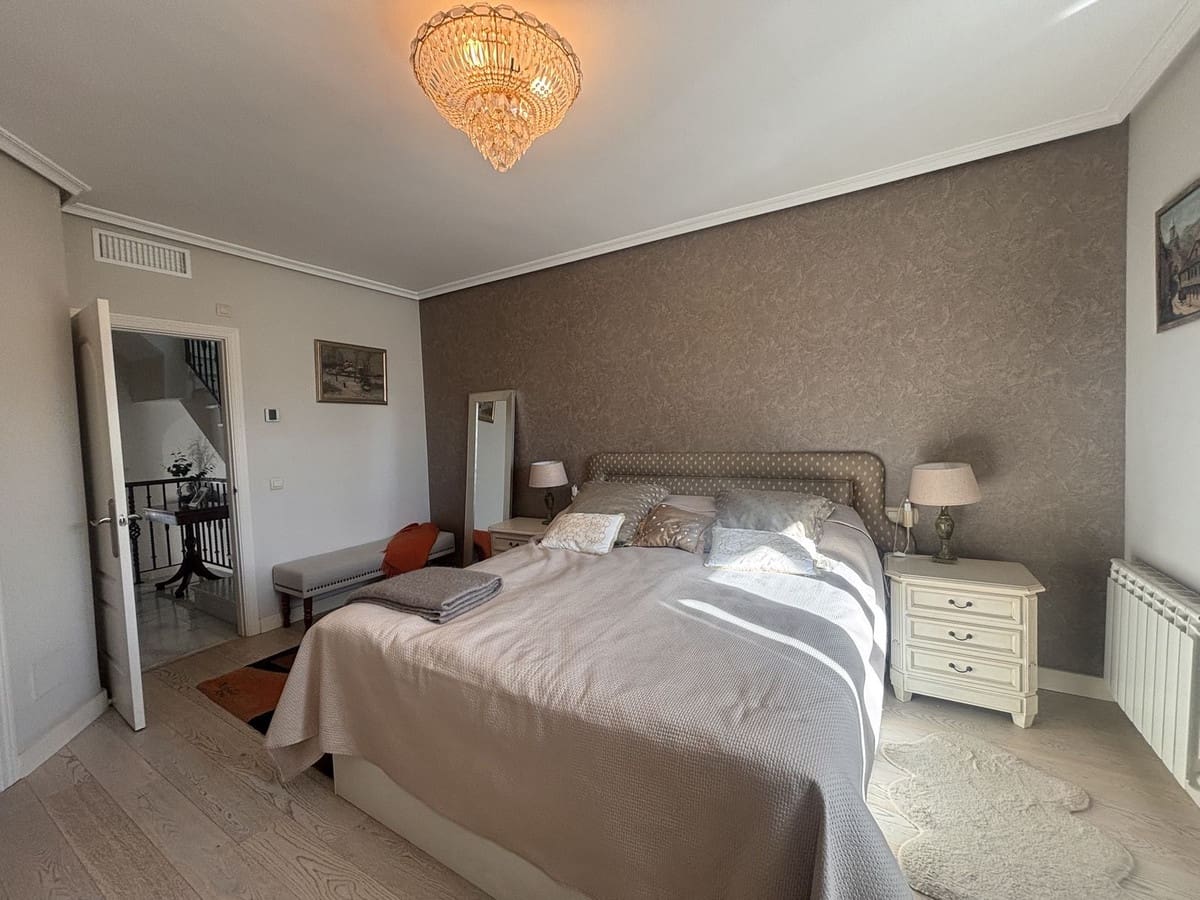 4 sovrum Radhus att hyra i Golden Mile med garage - 5 000 € (Ref: 9683404)