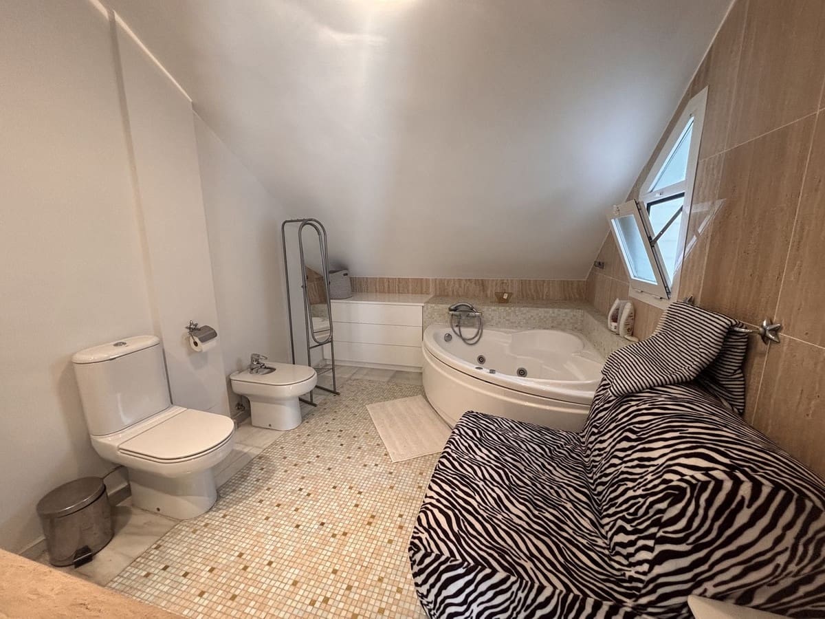 4 sovrum Radhus att hyra i Golden Mile med garage - 5 000 € (Ref: 9683404)