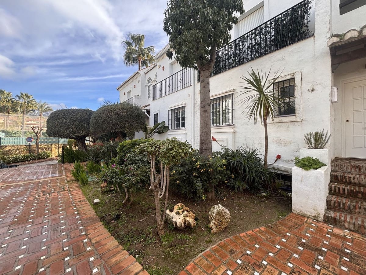 4 sovrum Radhus att hyra i Golden Mile med garage - 5 000 € (Ref: 9683404)