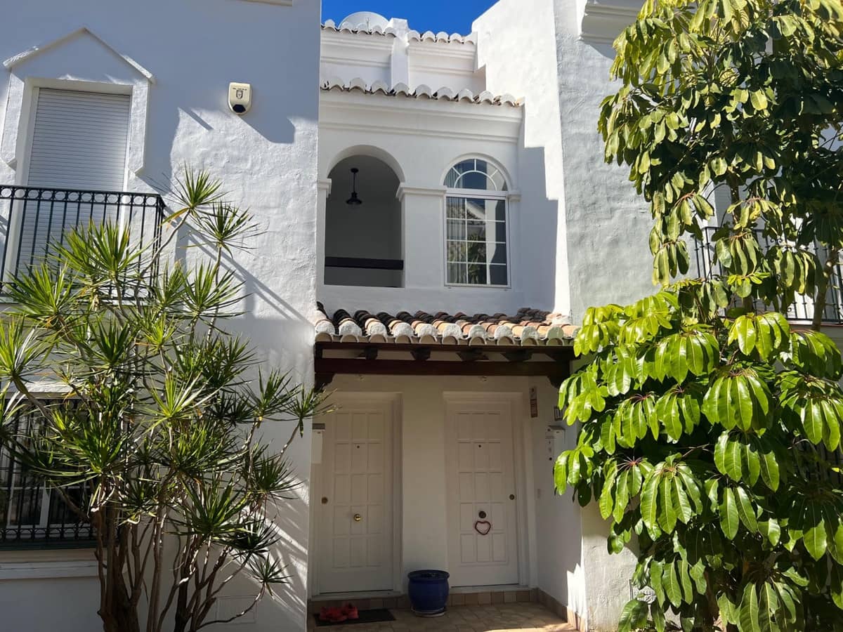 4 sovrum Radhus att hyra i Golden Mile med garage - 5 000 € (Ref: 9683404)