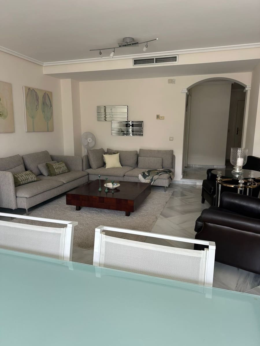 3 camera da letto Villetta a Schiera da affittare in Golden Mile con garage - 3.000 € (Rif: 9683405)