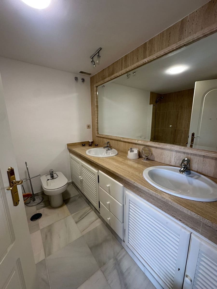 3 camera da letto Villetta a Schiera da affittare in Golden Mile con garage - 3.000 € (Rif: 9683405)