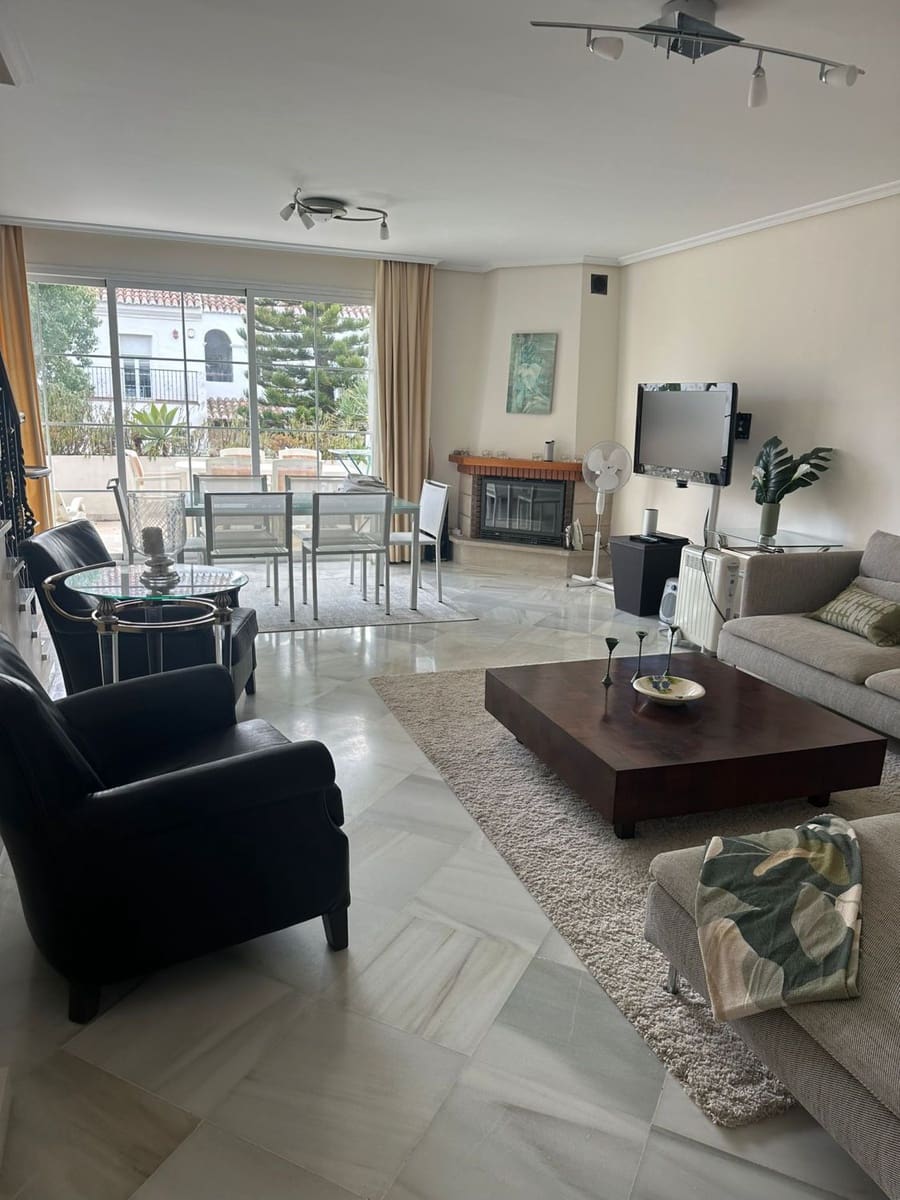 3 camera da letto Villetta a Schiera da affittare in Golden Mile con garage - 3.000 € (Rif: 9683405)