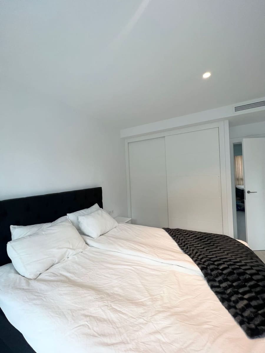 4 quarto Moradia em Banda para arrendar em Estepona com garagem - 5 000 € (Ref: 9686197)