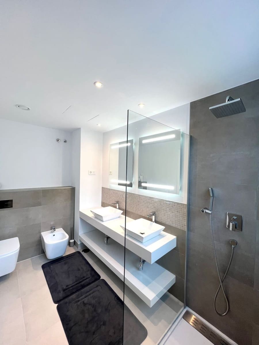 4 quarto Moradia em Banda para arrendar em Estepona com garagem - 5 000 € (Ref: 9686197)