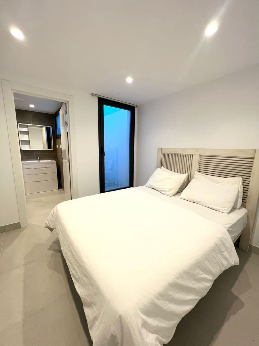 4 quarto Moradia em Banda para arrendar em Estepona com garagem - 5 000 € (Ref: 9686197)