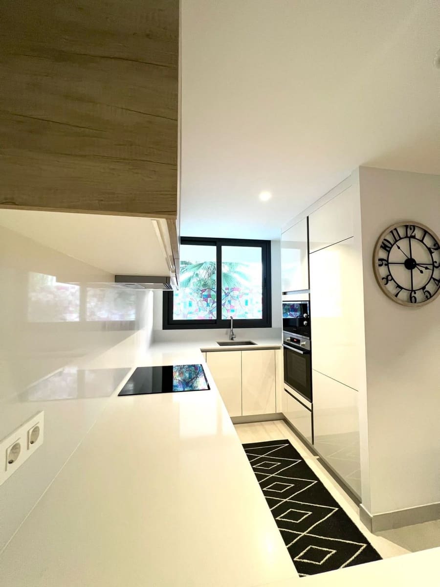 4 quarto Moradia em Banda para arrendar em Estepona com garagem - 5 000 € (Ref: 9686197)