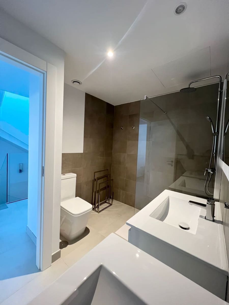 4 quarto Moradia em Banda para arrendar em Estepona com garagem - 5 000 € (Ref: 9686197)