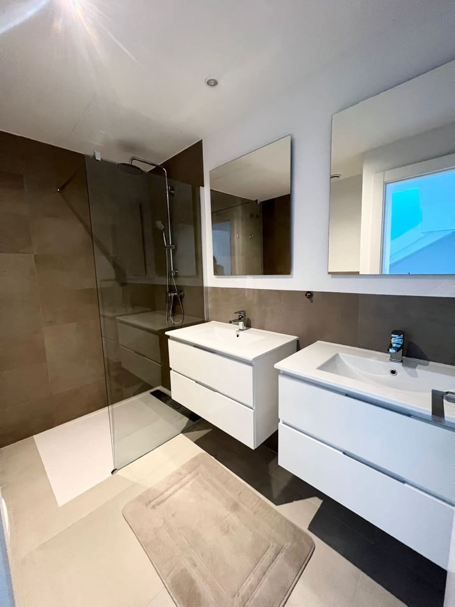 4 quarto Moradia em Banda para arrendar em Estepona com garagem - 5 000 € (Ref: 9686197)