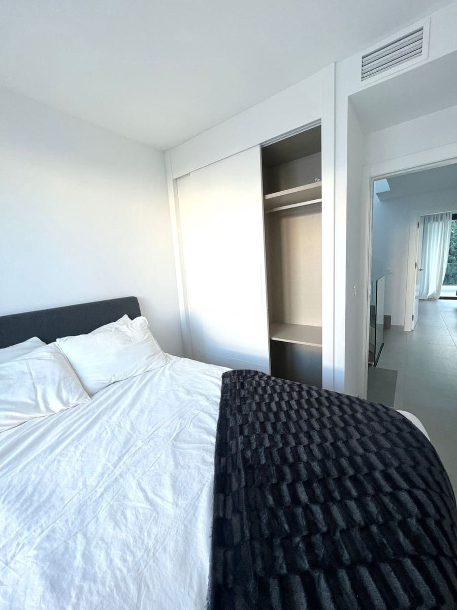 4 quarto Moradia em Banda para arrendar em Estepona com garagem - 5 000 € (Ref: 9686197)