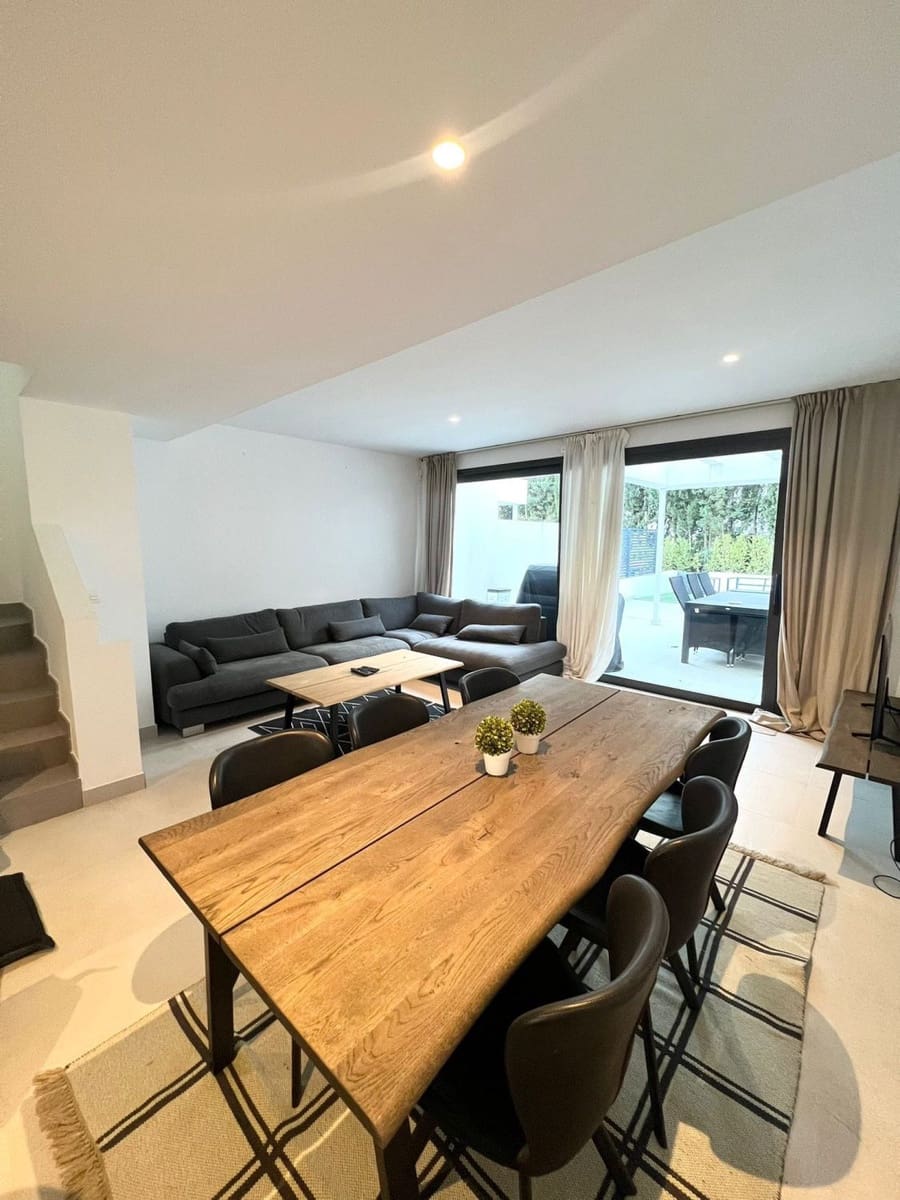 4 quarto Moradia em Banda para arrendar em Estepona com garagem - 5 000 € (Ref: 9686197)