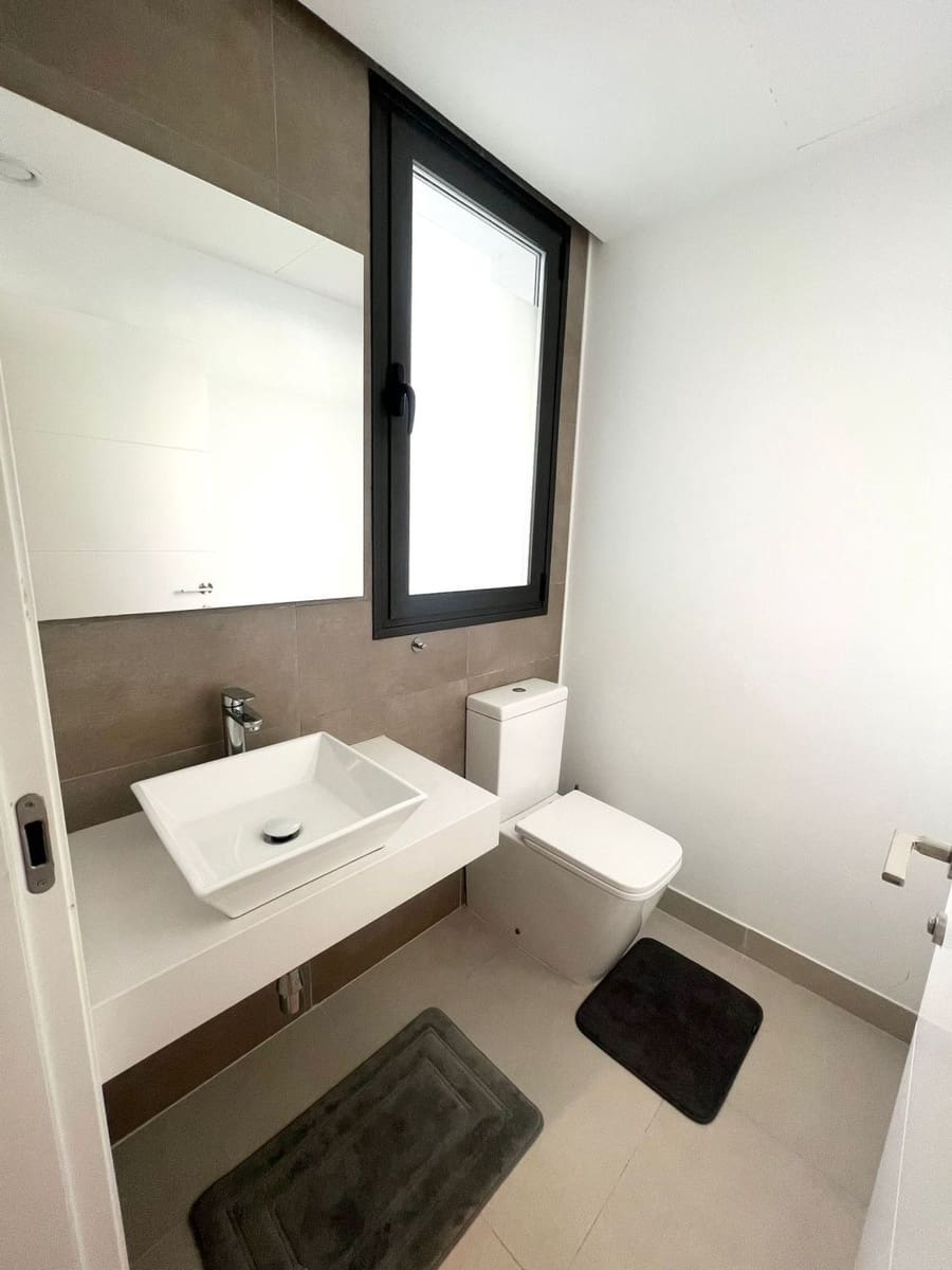 4 quarto Moradia em Banda para arrendar em Estepona com garagem - 5 000 € (Ref: 9686197)