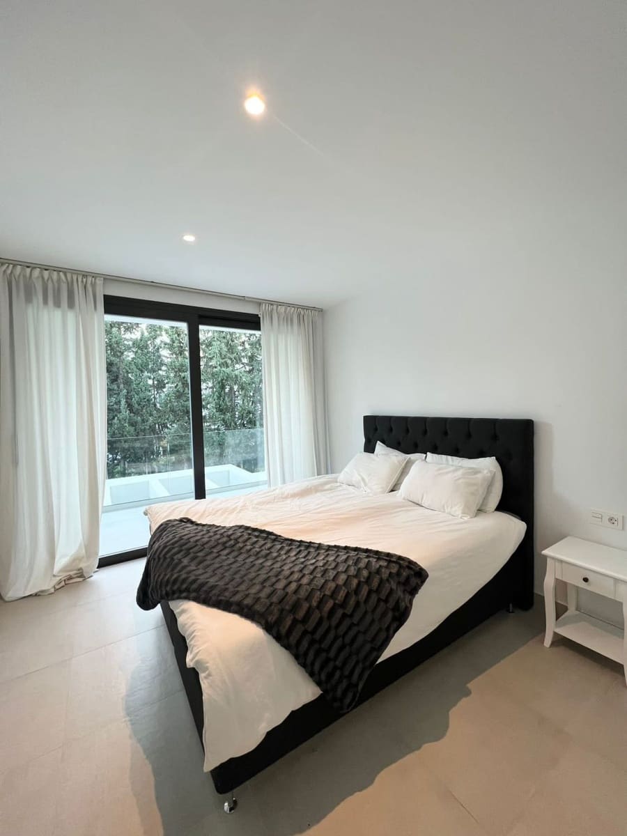 4 quarto Moradia em Banda para arrendar em Estepona com garagem - 5 000 € (Ref: 9686197)